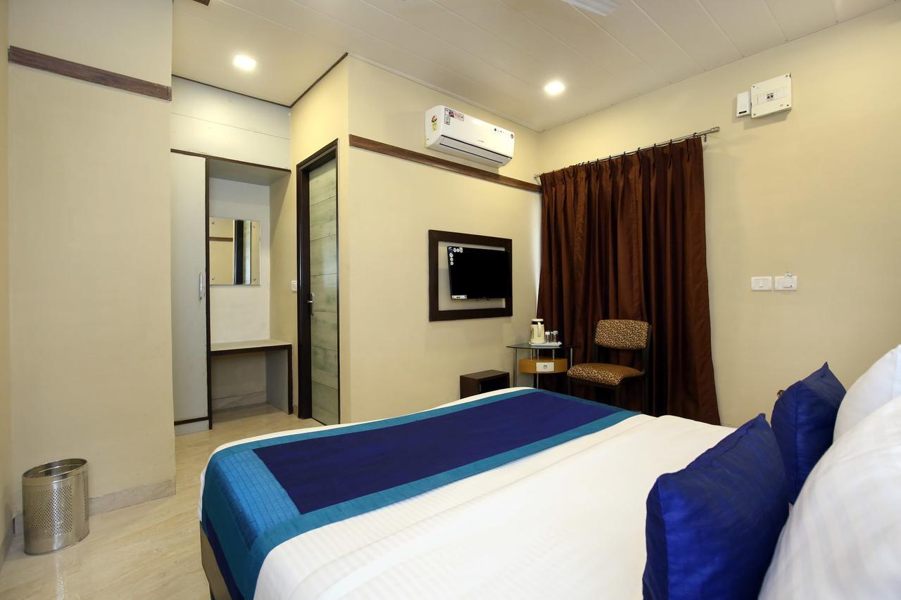 Capital O 9822 Hotel Seven Chandigarh Exterior photo